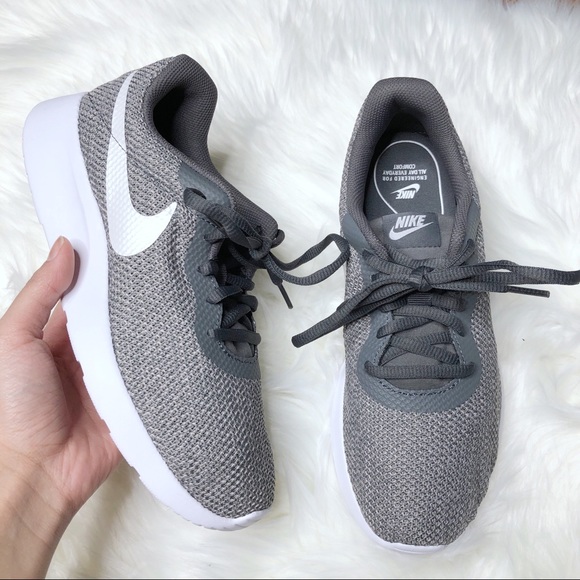 NEW NIKE Dark Grey/White Tanjun SE - Picture 2 of 8